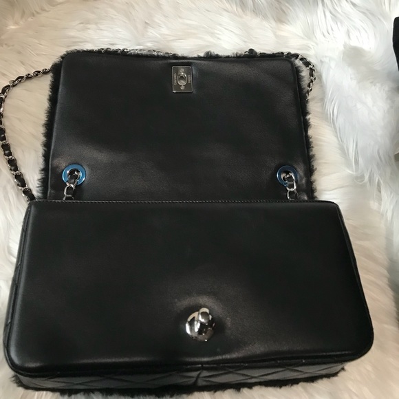 Chanel Limited Edition Patchwork Shearling FlapBag - Picture 7 of 16